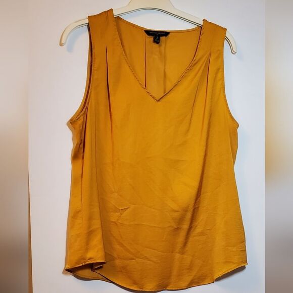 Small Banana Republic Mustard V-neck Sleeveless Top Pleats Loose Fit - Picture 1 of 6